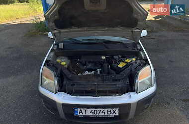 Хэтчбек Ford Fusion 2006 в 