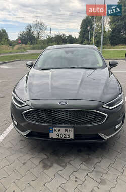 Седан Ford Fusion 2019 в 