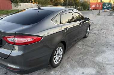 Седан Ford Fusion 2015 в 