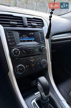 Седан Ford Fusion 2015 в 
