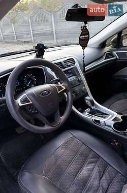 Седан Ford Fusion 2015 в 