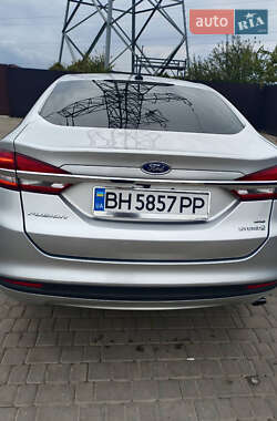 Седан Ford Fusion 2017 в 
