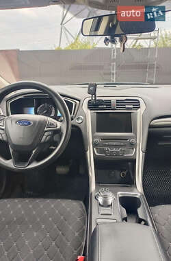 Седан Ford Fusion 2017 в 