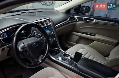 Седан Ford Fusion 2016 в 