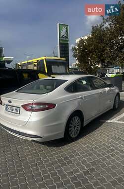 Седан Ford Fusion 2015 в 