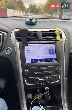 Седан Ford Fusion 2020 в 