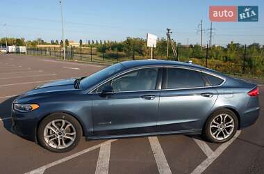 Седан Ford Fusion 2018 в 