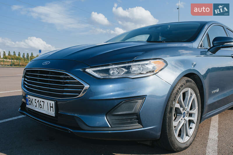 Седан Ford Fusion 2018 в Рівному