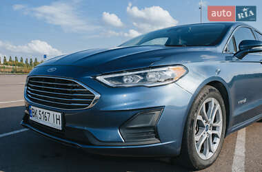 Седан Ford Fusion 2018 в 
