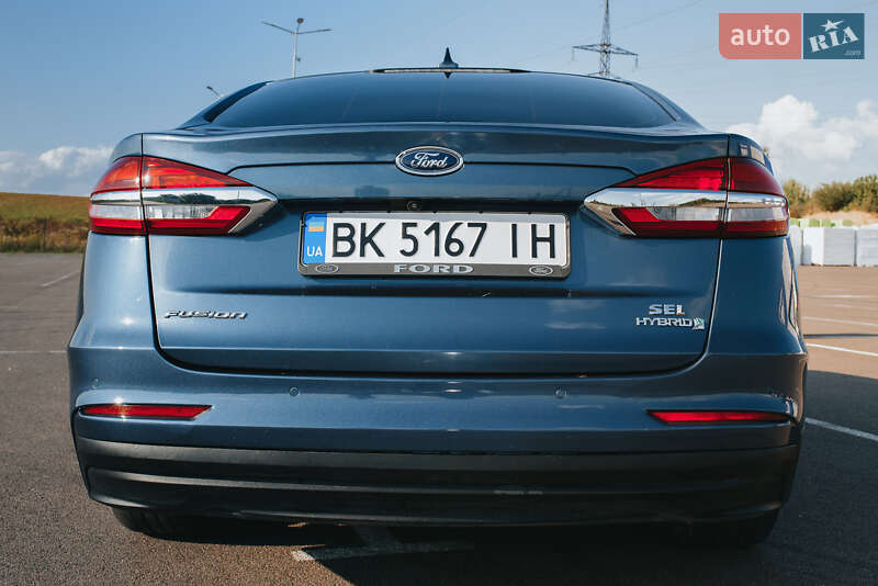 Седан Ford Fusion 2018 в Рівному
