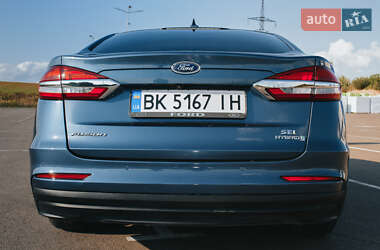 Седан Ford Fusion 2018 в 