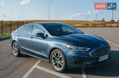 Седан Ford Fusion 2018 в Ровно