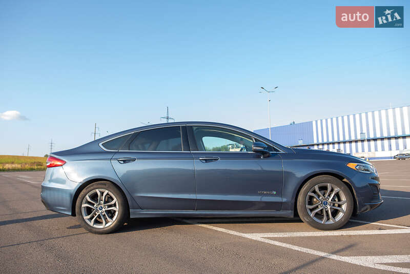 Седан Ford Fusion 2018 в Рівному