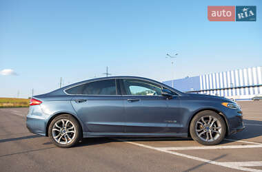 Седан Ford Fusion 2018 в 