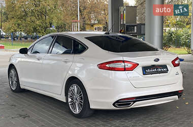 Седан Ford Fusion 2015 в 