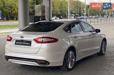 Седан Ford Fusion 2015 в 