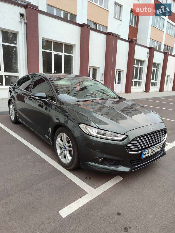 Седан Ford Fusion 2015 в Вишневом