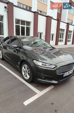 Седан Ford Fusion 2015 в 