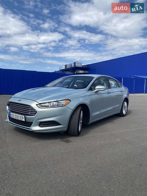Седан Ford Fusion 2014 в Варве