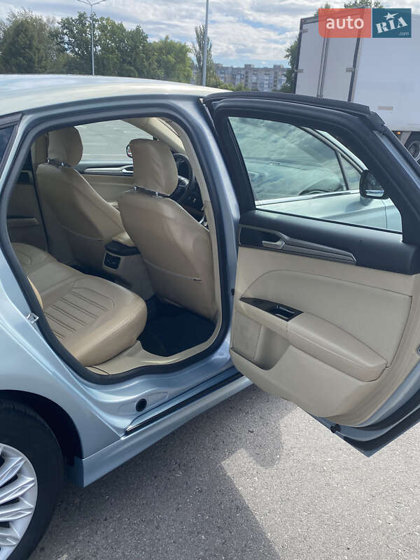 Седан Ford Fusion 2014 в Варве