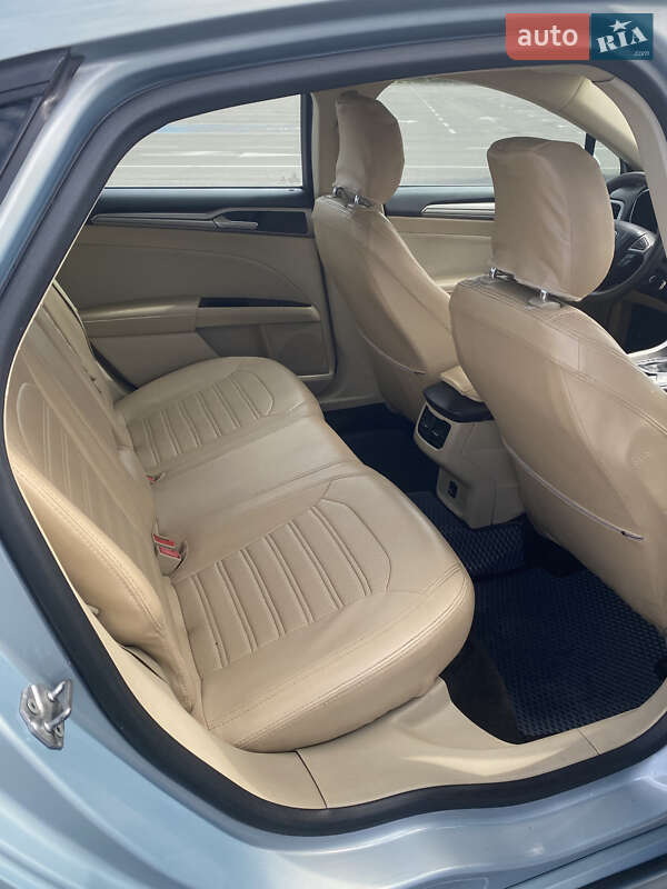Седан Ford Fusion 2014 в Варве