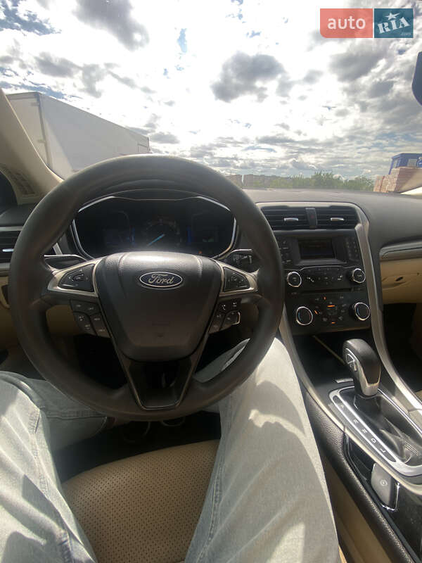 Седан Ford Fusion 2014 в Варве