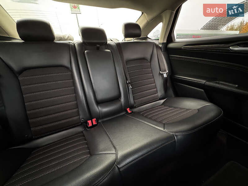 Седан Ford Fusion 2016 в Житомирі
