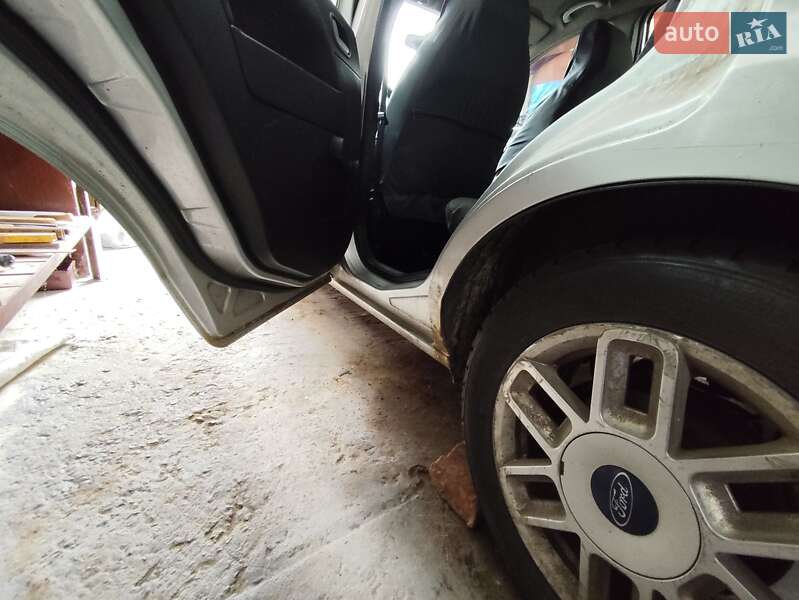 Хэтчбек Ford Fusion 2008 в Белогородке