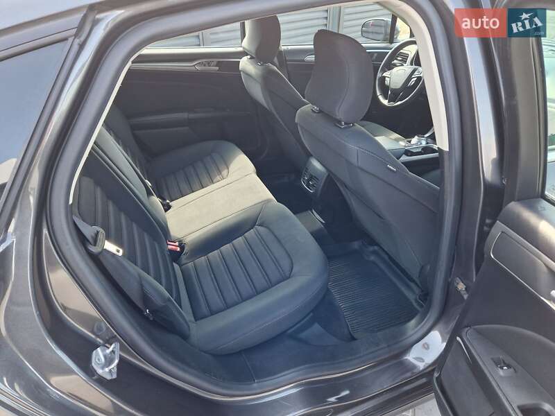 Седан Ford Fusion 2018 в Одесі