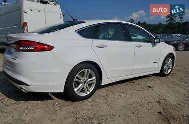 Седан Ford Fusion 2018 в 