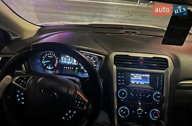 Седан Ford Fusion 2013 в 