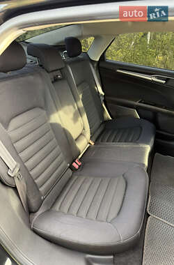 Седан Ford Fusion 2013 в 