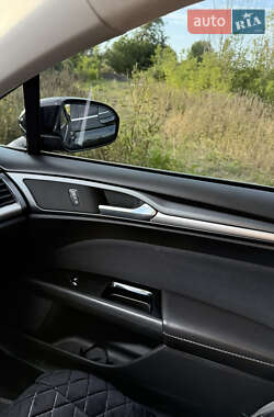 Седан Ford Fusion 2013 в 