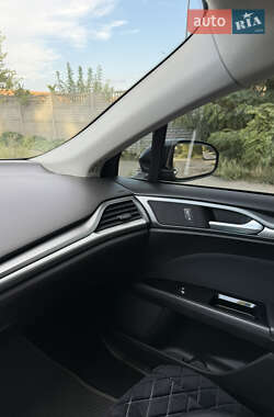 Седан Ford Fusion 2013 в 