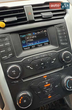 Седан Ford Fusion 2013 в 