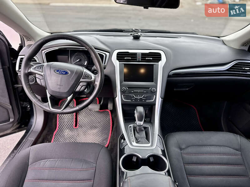 Седан Ford Fusion 2015 в Каменском
