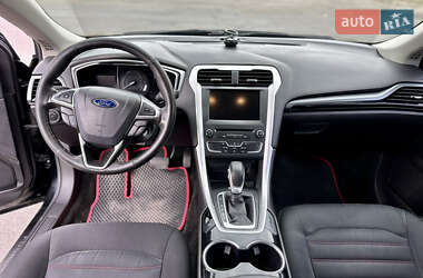 Седан Ford Fusion 2015 в 
