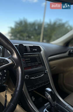 Седан Ford Fusion 2014 в 