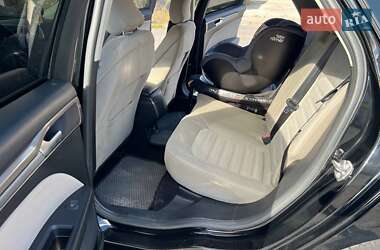 Седан Ford Fusion 2016 в 
