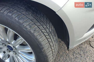 Седан Ford Fusion 2013 в 