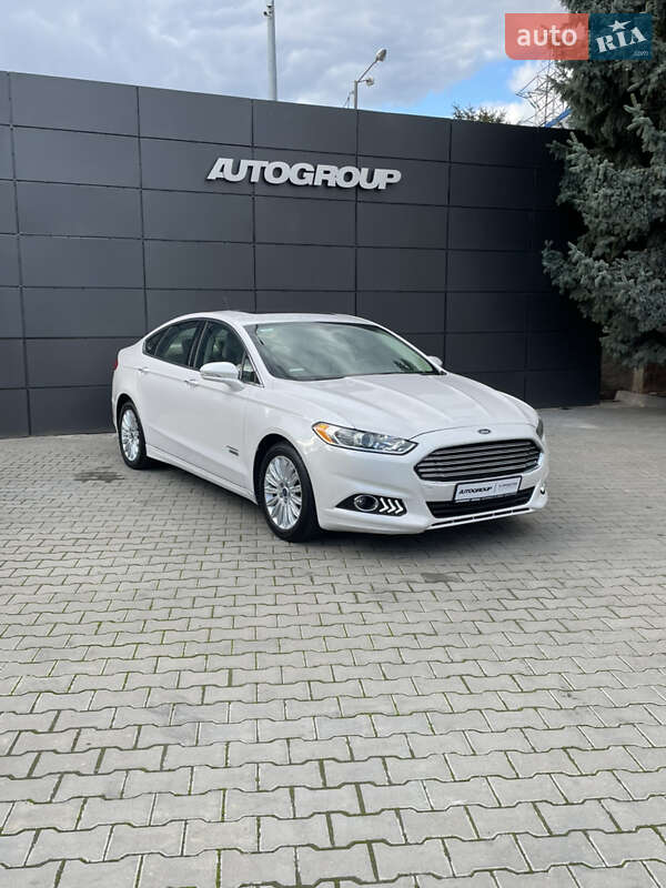 Седан Ford Fusion 2015 в 
