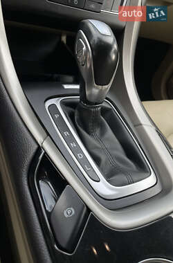 Седан Ford Fusion 2015 в 