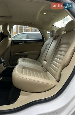 Седан Ford Fusion 2015 в 