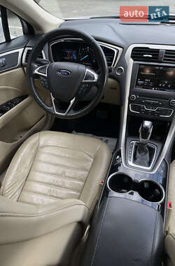 Седан Ford Fusion 2015 в 