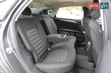 Седан Ford Fusion 2018 в 