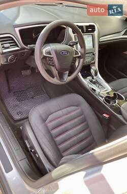 Седан Ford Fusion 2015 в 