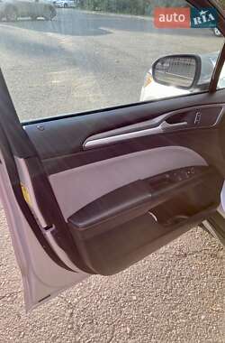 Седан Ford Fusion 2015 в 