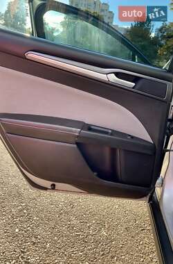 Седан Ford Fusion 2015 в 