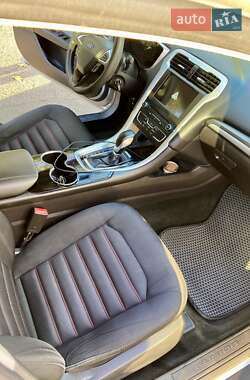 Седан Ford Fusion 2015 в 