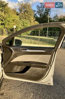 Седан Ford Fusion 2015 в 